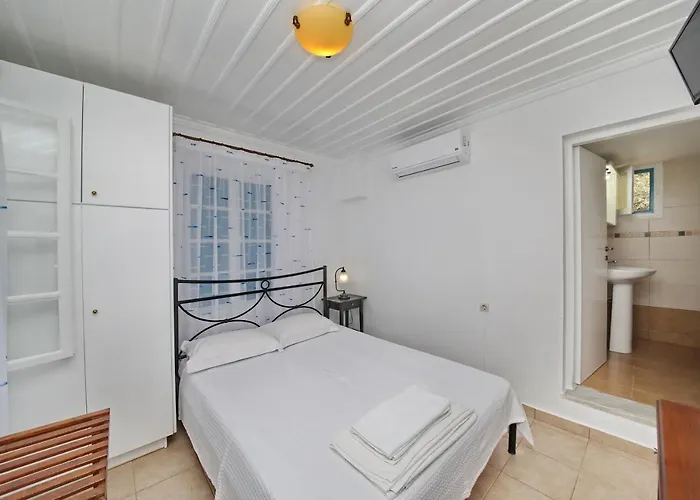 The Akri House Agnondas Apartment *